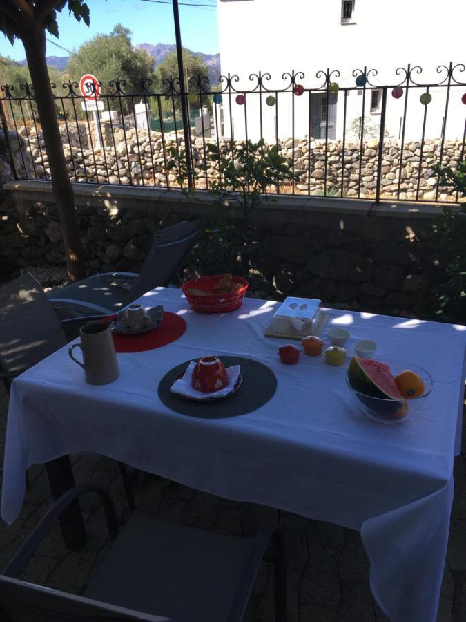Casa Basgiu, Chambres Avec Balcon Et Table D'Hotes Zilia Екстер'єр фото
